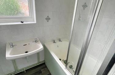 Stunning 3 bedrooms house with Garden and Free Parking - Foto 15