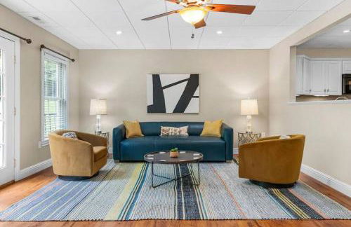 Lush Palace Has Power and Water, MTR Options - Foto 24