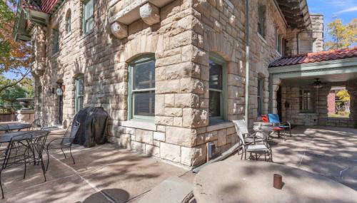 Massive 5 bedroom downtown - Photo 4