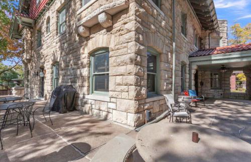 Massive 5 bedroom downtown - Photo 4