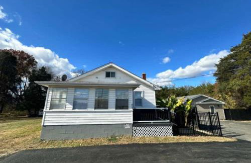 Two Dulles homes 1 price sleeps 16 w-EV parking - Foto 35