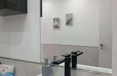 ¡Al lado de la Clínica Oftalmológica Vega! - Foto 36