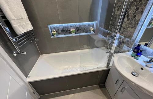 Aisiki Apartments at Stanhope Road, North Finchley, Airconditioned Multiple 2 or 3-Bedroom, Pet Friendly Duplex Flats, King or Twin Beds with Free WiFi - Foto 57