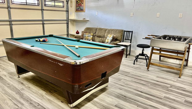 DT Reno - 4BR Home w Patio BBQ Grill Games Room - Foto 4, Zimmer