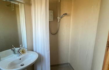 Owlswood Lodge - Photo 10