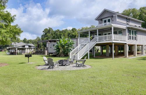 Riverfront Family Retreat w/ Yard in Saint Amant - Foto 3