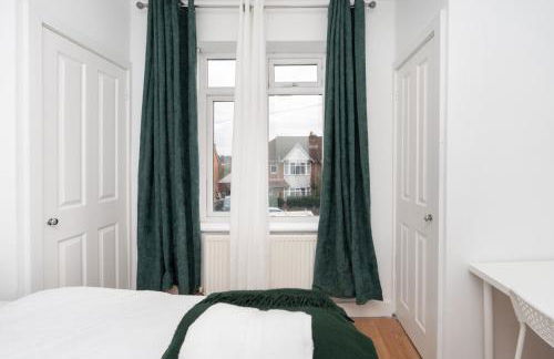 Cozy Cottage 2 Bedroom Apartment with free Parking - Foto 8