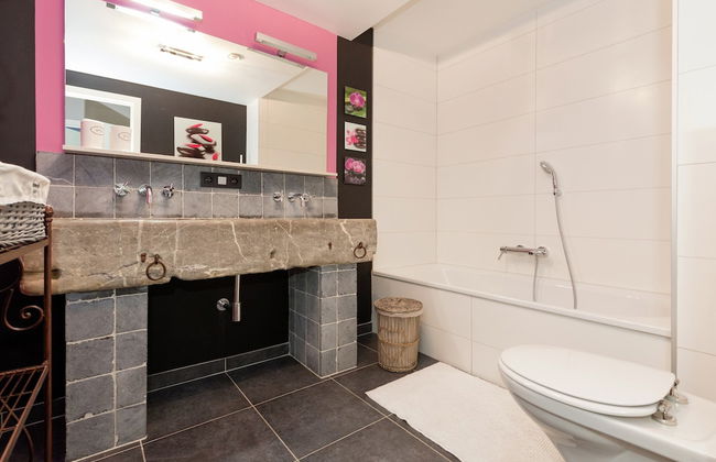 Magnificent Character Cottage with Spa Tub near Marche-en-Famenne - Photo 18