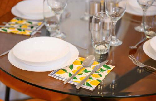 Metrolink Steps Away • Fast City & Airport Links - Foto 43