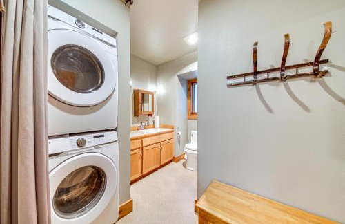 Riverfront Skykomish Cabin with Private Hot Tub! - Foto 10