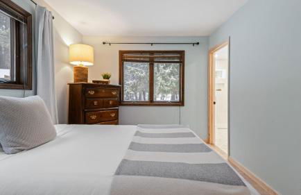 Catskills Mountain Home Near Windham w Fireplace Open Living Deer Run Lodge by AvantStay - Foto 19