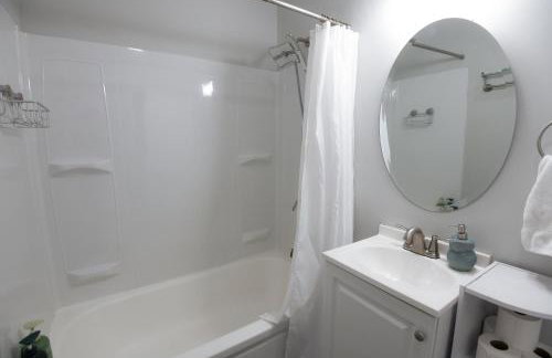 Fully Remodeled, Charming Victorian Home - Foto 16