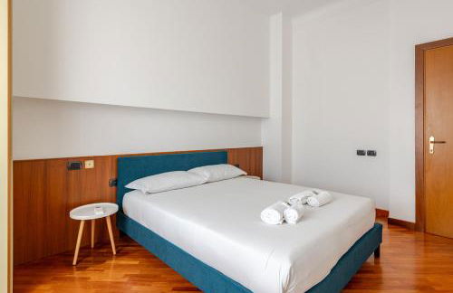 Spacious Home with three Bedroom and Large Kitchen - Photo 9