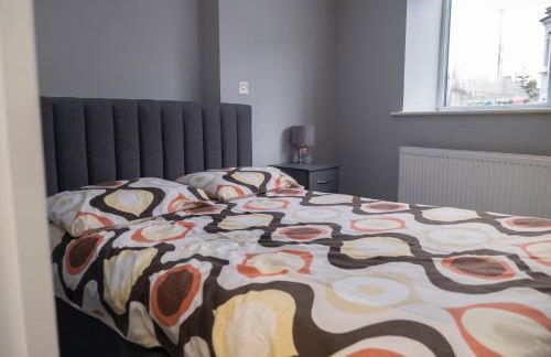Group Friendly 2 Bed 2 Bath FREE PARKING for 2 Large Vans or up to 4 Cars Zone 2 Sleeps 10 Close to Central London and Zone 2 tube station - Photo 33