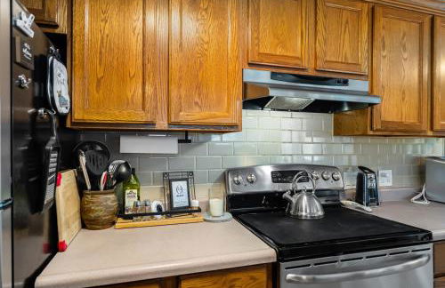 MacArthur Lakefront • Sunroom • Sleeps 6 - Foto 27