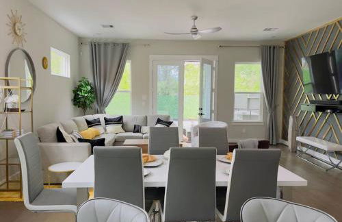 Gray Lux Hse 3BR 3 and half Ba MedCenter DownTWN HotTub - Photo 66