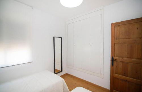 Stylish 3-Bedrooms Getaway with Terrace & Pool - Foto 19