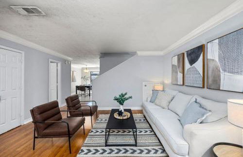 Modern Montrose 2BR Townhome Sleeps 10 with Gated Parking - Foto 24