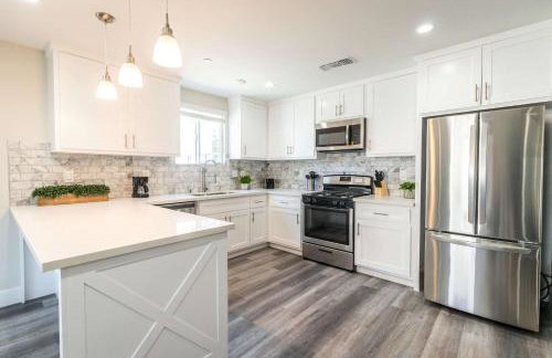 Modern 4BR Stay Premium Beds & Full Kitchen - Foto 15