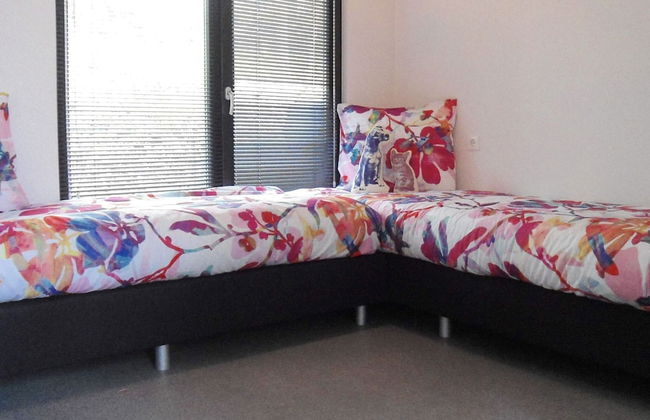 Modern Chalet With a Fireplace in a Holiday Park - Foto 5