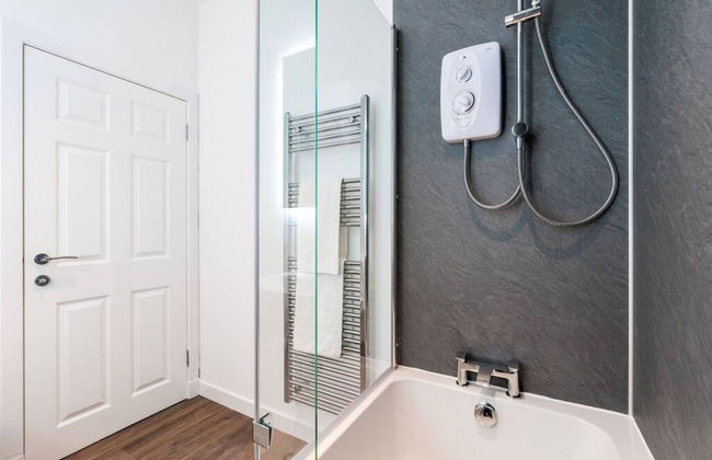 Bissets Bond - Converted Warehouse - Photo 12