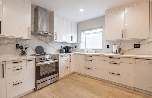 New 5 bed w/hot tub close to Universal sleeps 12 - Foto 15