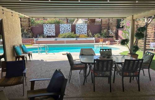 4 miles to Strip / Big house with pool - Foto 18