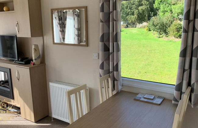 3 Bedrooms Loch Views Heated Pool Close To Beaches - Photo 2