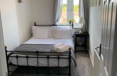 3 Bedroom apartment in Harborne - Photo 11