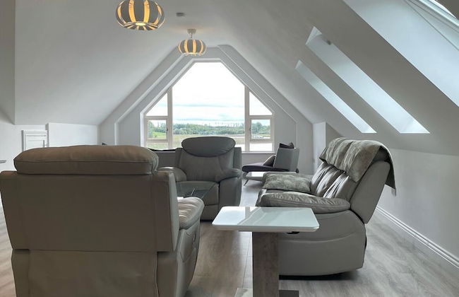 Luxury Waterfront Apartment - Photo 19