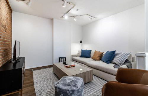 Riverfront Retreat - 2 Units - 3BR - Free Parking - Foto 11