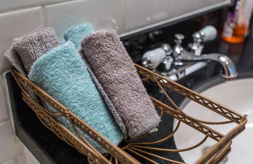 4 Bedroom Home in Best Location Parking Fireplace Back Yard Pets Welcome - Foto 41