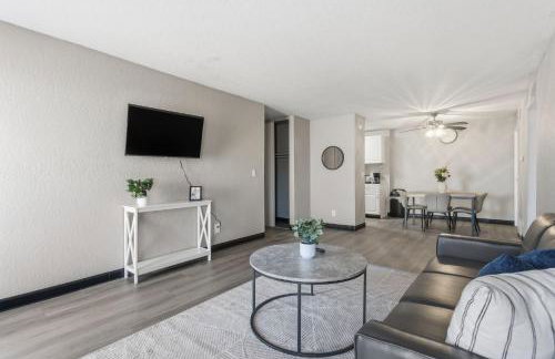 Comfortable bedroom and cozy living space - Foto 9