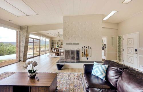 Mountain View and Fire Pit Modern Copperhill Home - Foto 5