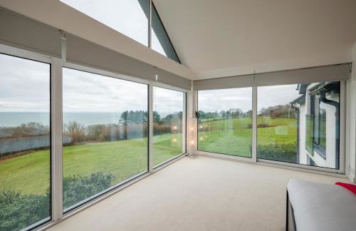 Spacious Coastal Retreat with Sea Views - Foto 26