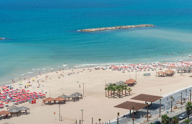 Chic Urban Getaway with Balcony & Mamad by Sea N Rent - Foto 2