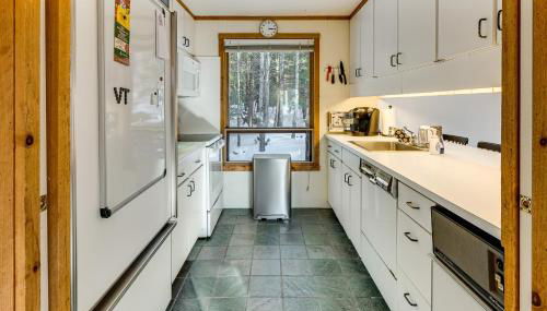 Resort-Style Community! Quechee Chalet with Deck - Photo 5