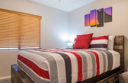 Cozy home with pool, fire table, BBQ, RV parking - Foto 26