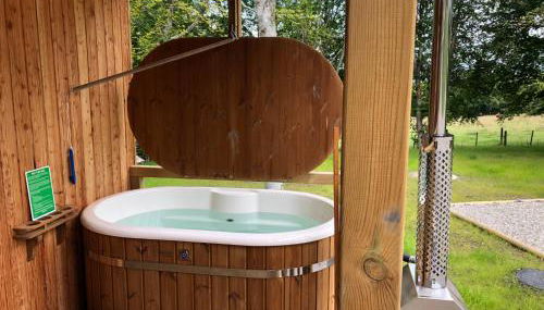 Breckland Lodge 2 with Hot Tub - Foto 2