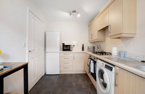 NEW! Stylish 2-Bed Home by Stay With Us, Ideal for Families, Sleeps 4! - Foto 38