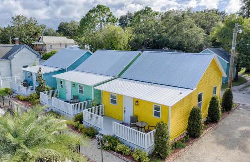 Quaint Cottage with Private Pool-Walk to Everything - Foto 48