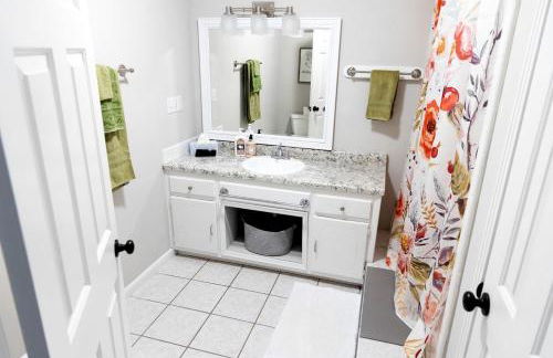 Kid and Pet-Friendly Lake Glamping in Tupelo, Mississippi - Foto 7