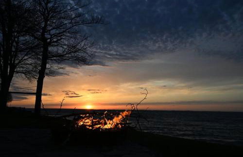 Tree-Top Lake-Front Cottage - Foto 40