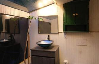 Vintage Lovers` Cabin with Jacuzzi & Lake Access - Foto 17