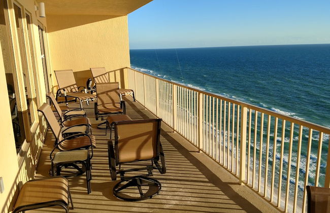 Tropical High-Rise Condo with Beachside Pool Access and Free Poolside WiFi - Unit 2004 by RedAwning - Foto 25