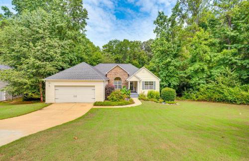 Game Room and Peaceful Deck Dacula Family Home - Foto 39