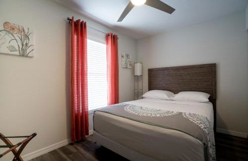 Near Beaches & IMG Academy, Mins to Downtown Oasis Villa Retreat - Photo 11