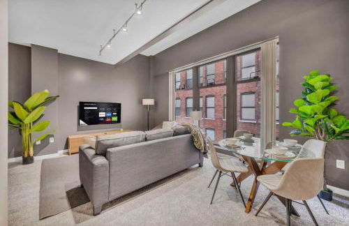 HUGE Luxe Downtown Flat: Pool Table & Parking - Foto 34