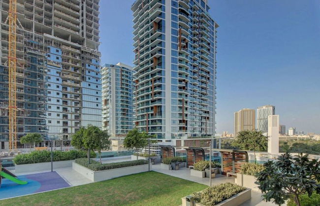 Lux 1BR w World Highest Sky Track Rooftop Pool - Photo 18