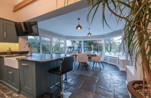 5BDR Luxe Villa By Torr Property Group Short Lets & Serviced Accommodation With Free Parking & River View Stratford-Upon-Avon - Foto 26